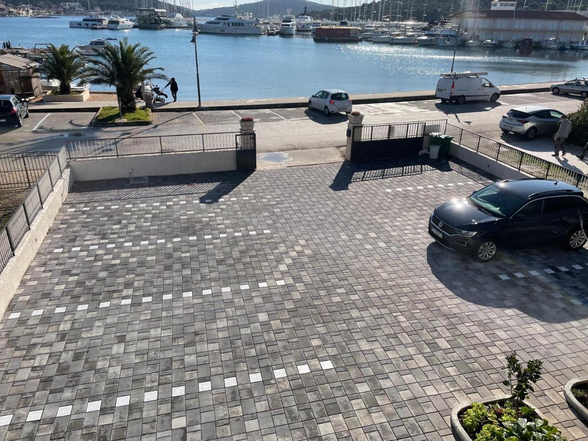 Apartments Silver Beauty Рогозница Екстериор снимка