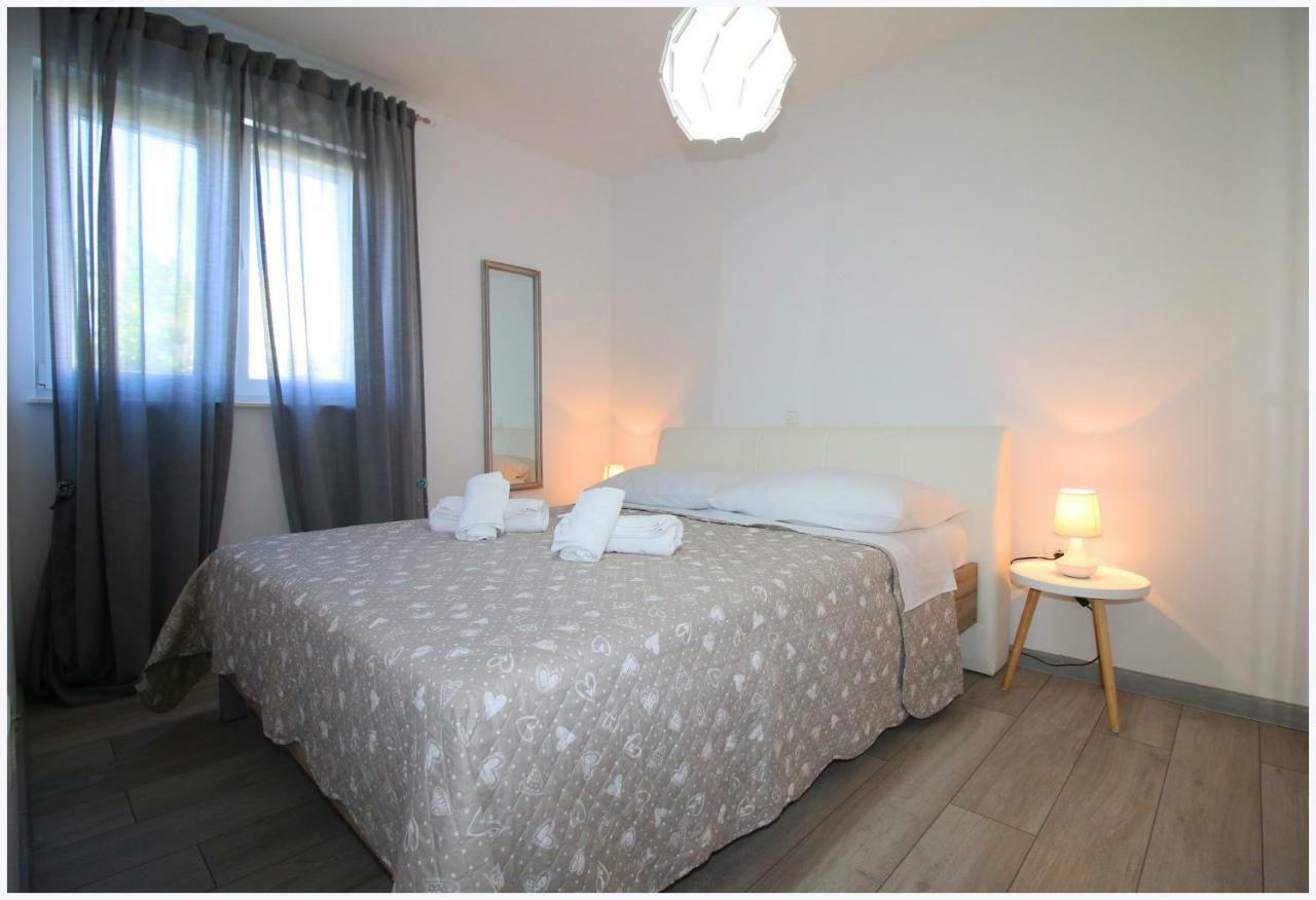 Apartments Silver Beauty Рогозница Екстериор снимка