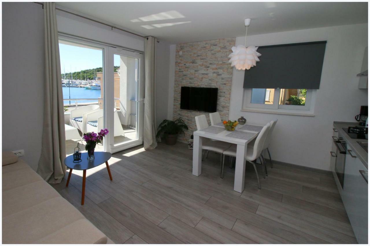 Apartments Silver Beauty Рогозница Екстериор снимка