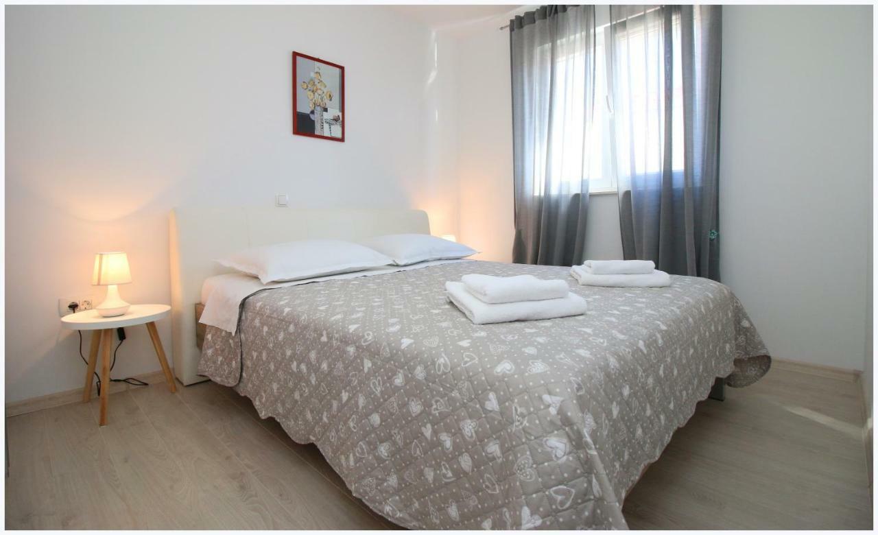 Apartments Silver Beauty Рогозница Екстериор снимка