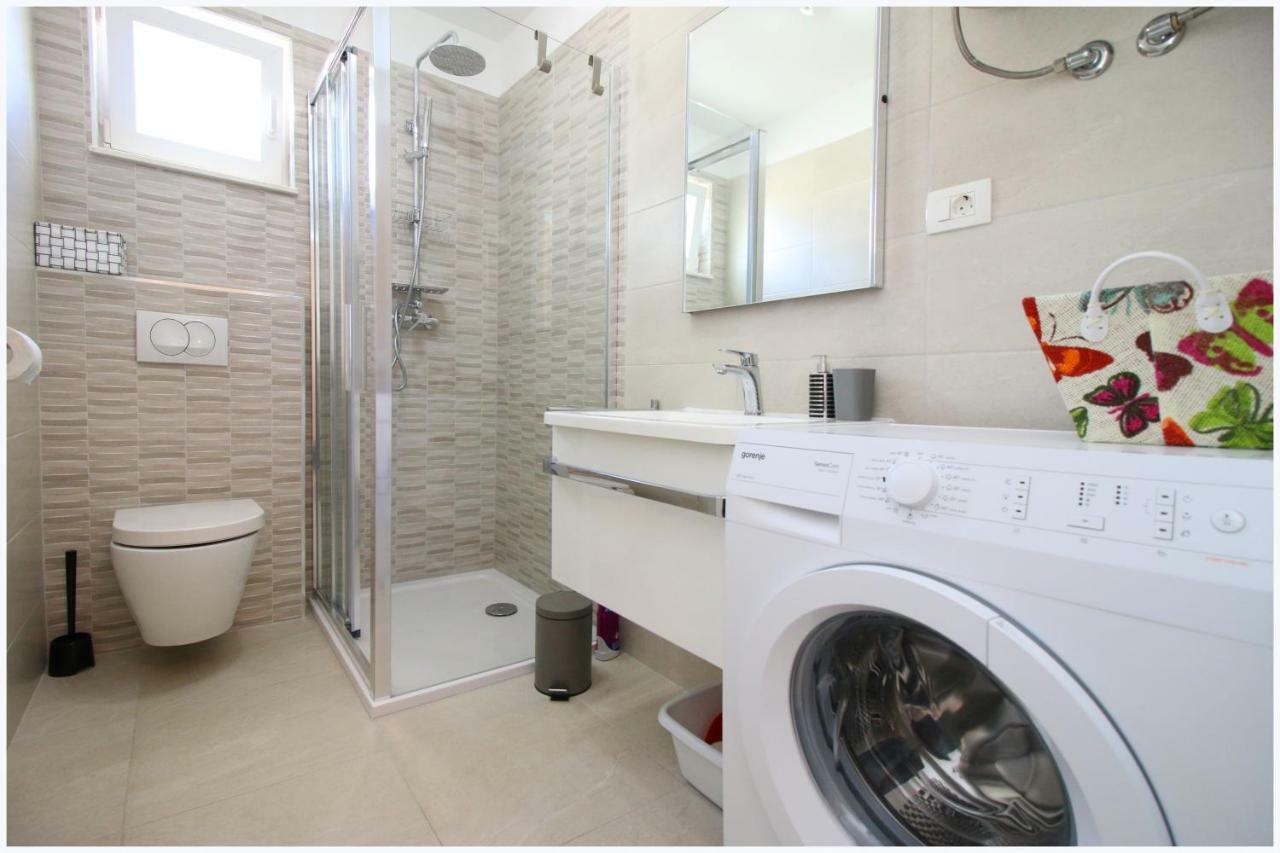 Apartments Silver Beauty Рогозница Екстериор снимка