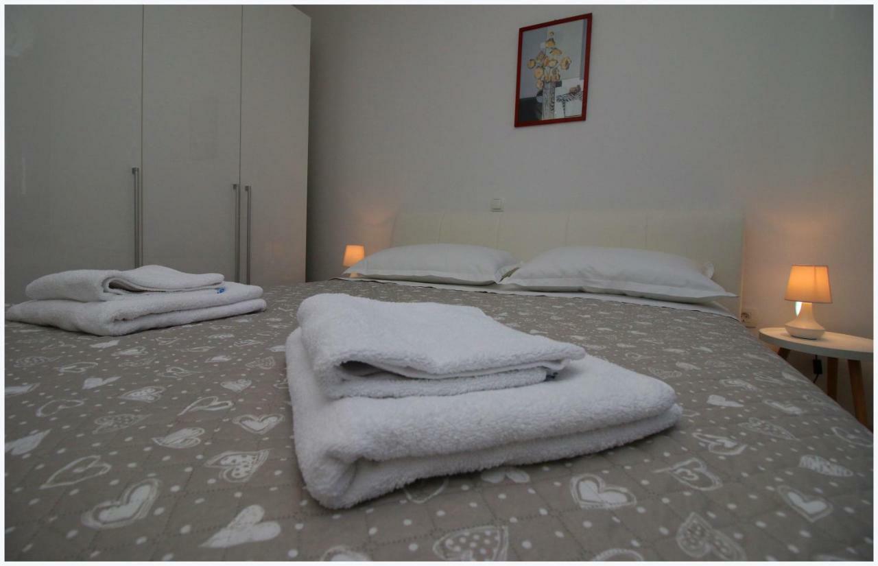 Apartments Silver Beauty Рогозница Екстериор снимка