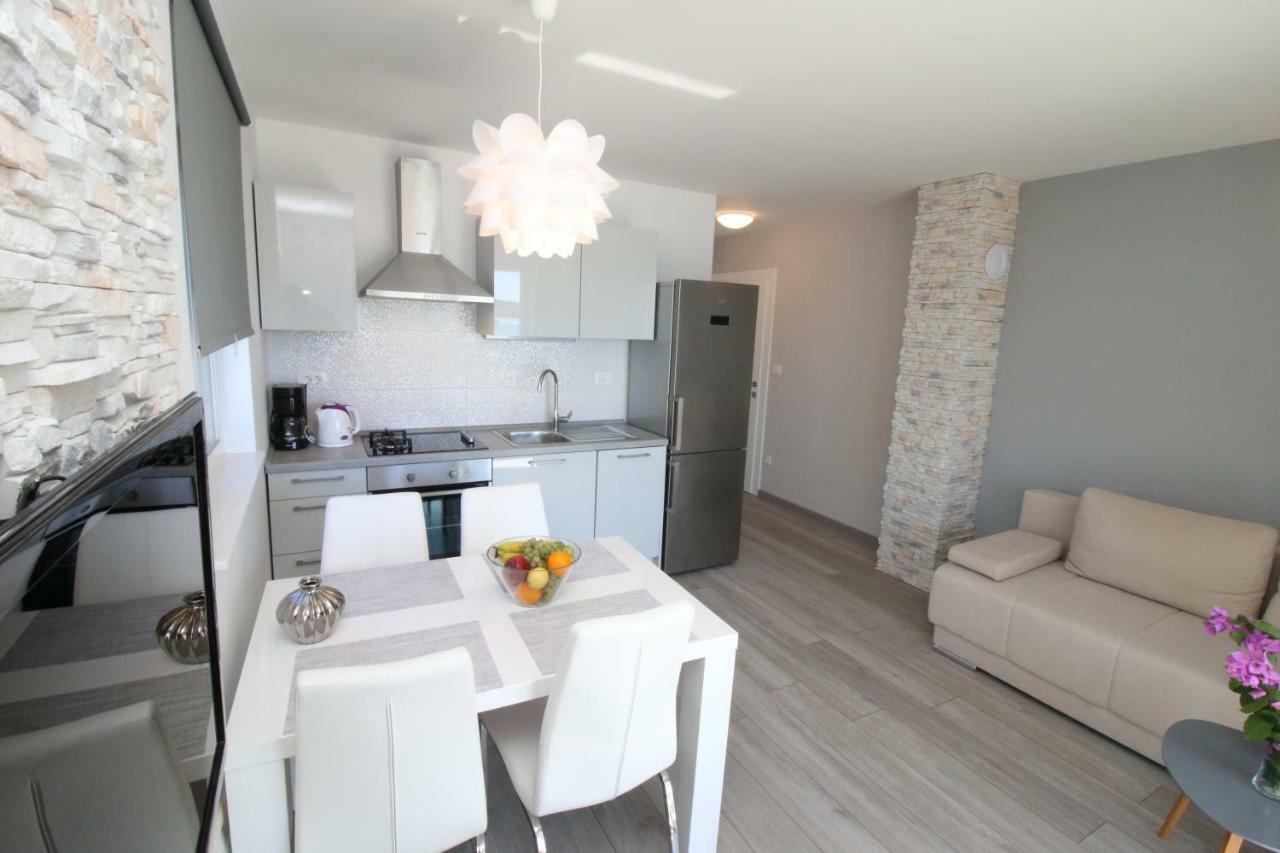 Apartments Silver Beauty Рогозница Екстериор снимка