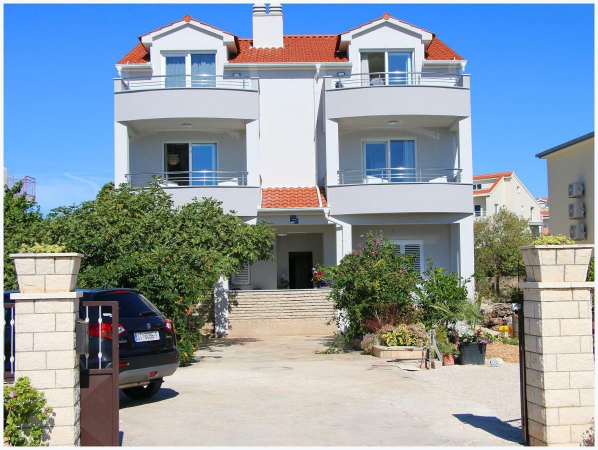 Apartments Silver Beauty Рогозница Екстериор снимка